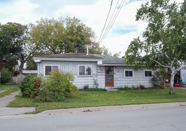 Detached at 39 Centre Street, Belleville, ON K8N 4W7