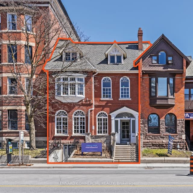 Office at 39 Spadina Road, Toronto, ON M5R 2S9, Toronto C02