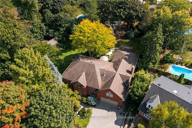 Detached at 373 Brookview Court, Hamilton, ON L9G 4E6
