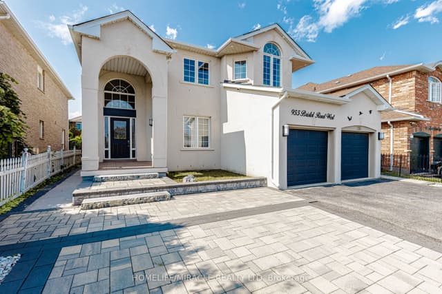 Detached at 955 Bristol Road W, Mississauga, ON L5V 2N9