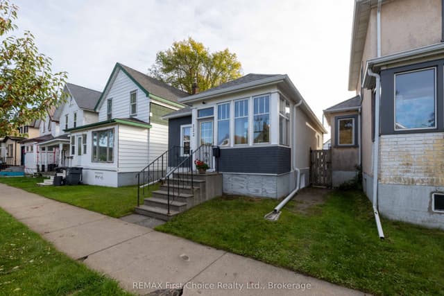 Detached at 322 Ogden Street, Thunder Bay, ON P7C 2N3