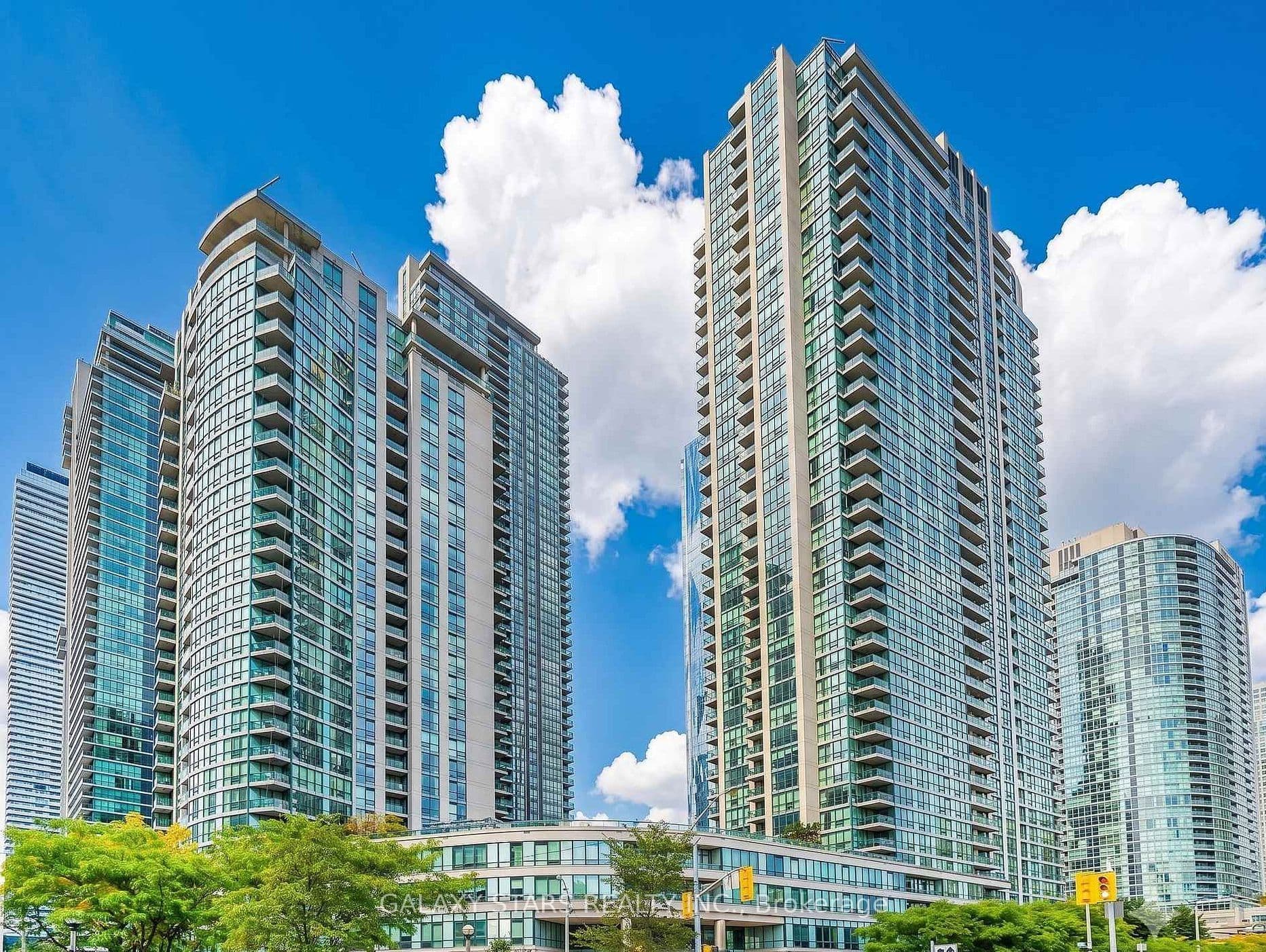 Suite 402 · Floor 4, Unit 402 · 16 Yonge St