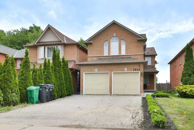 Detached at 3826 forest bluff Crescent, Mississauga, ON L5N 7T8