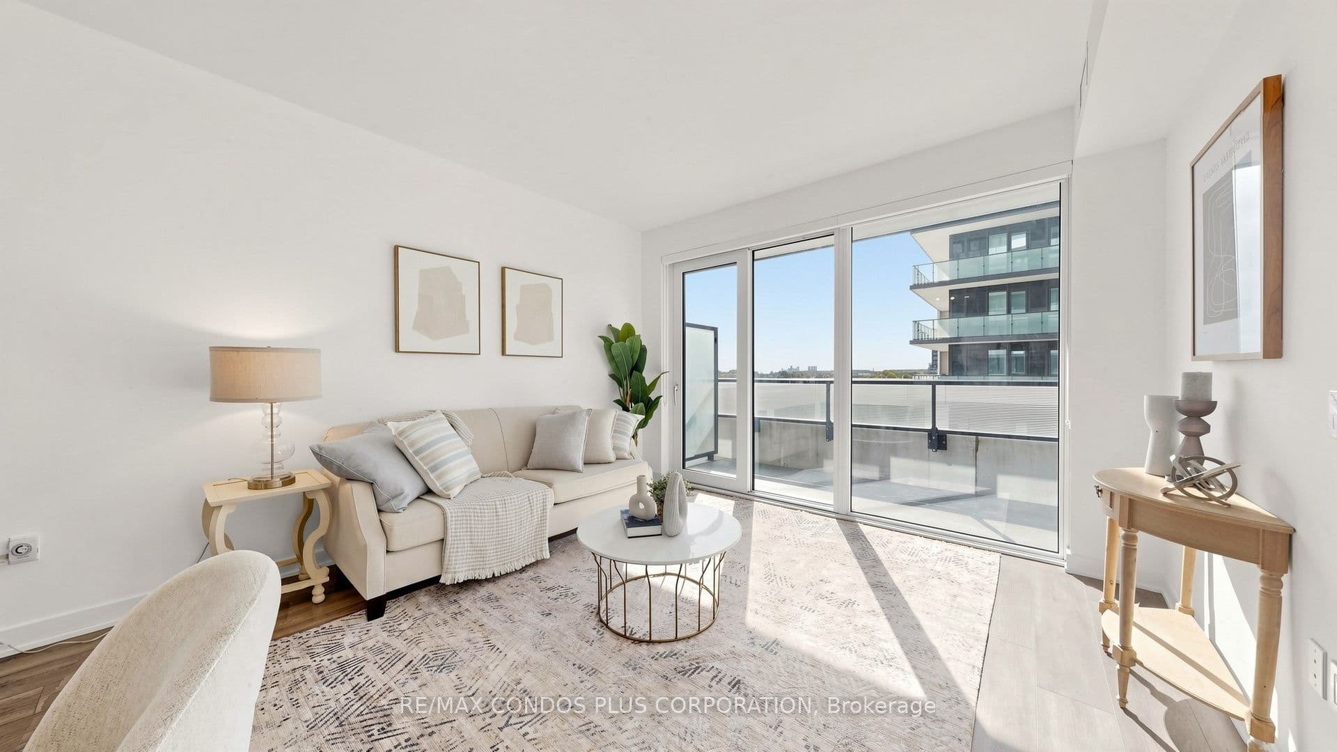 Suite 503 · Floor 5, Unit 503 · 105 Oneida Cres