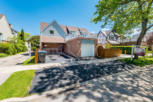 Detached at 1157 Kos Boulevard, Mississauga, ON L5J 4L3