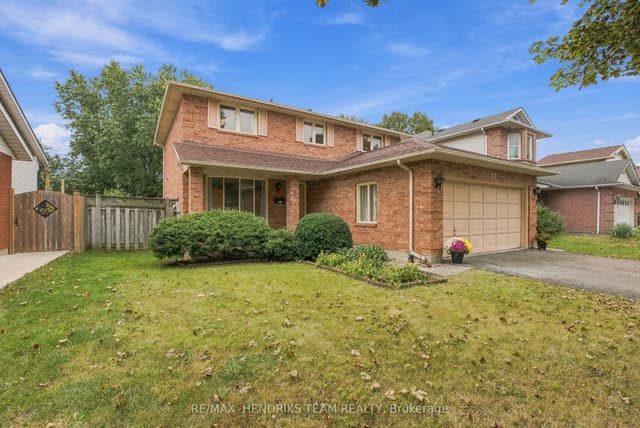 Detached at 17 Farmington Drive, St. Catharines, ON L2S 3E8