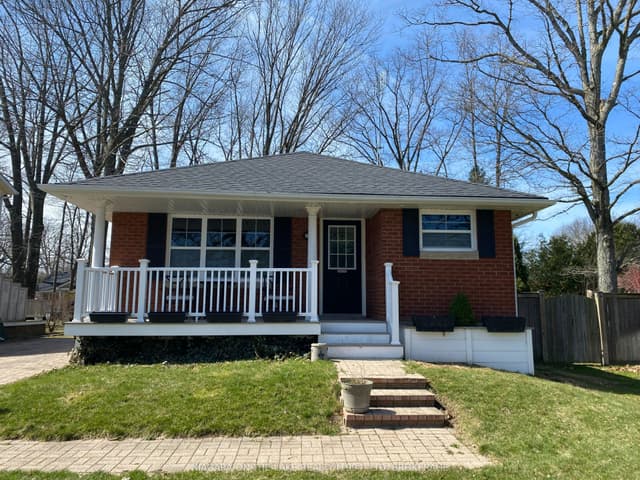 Detached at 4 Dixie Avenue, Niagara-on-the-Lake, ON L0S 1J0