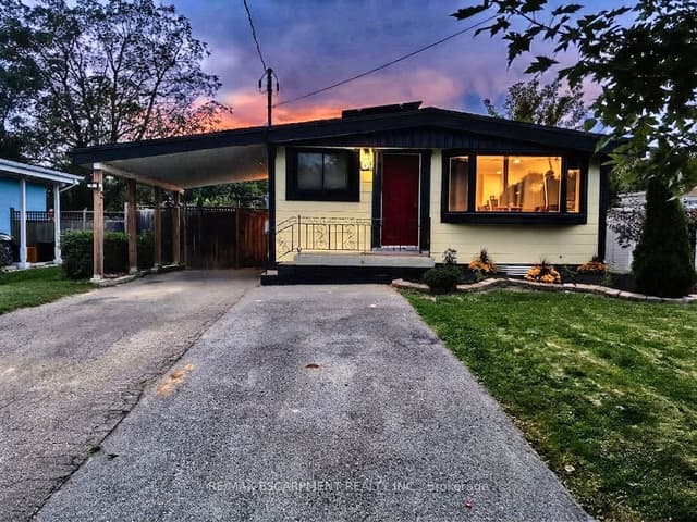 Detached at 134 Deschene Avenue, Hamilton, ON L9A 3K1