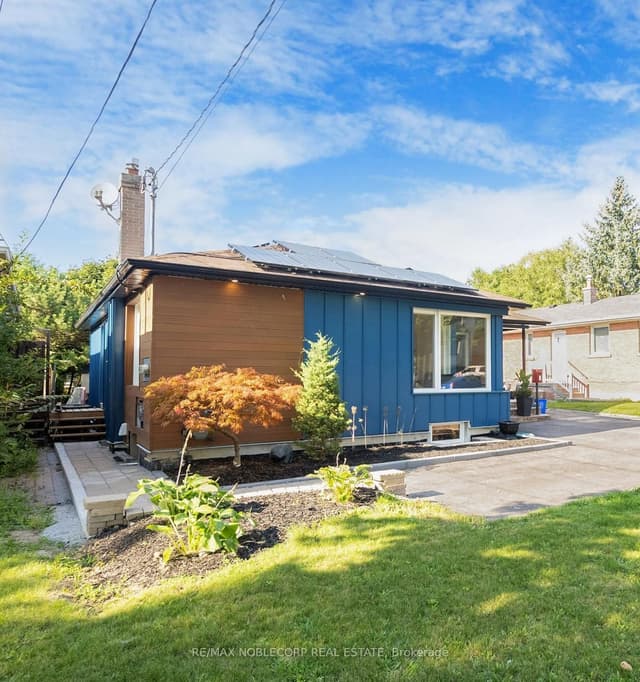 Detached at 100 Rockport Crescent, Richmond Hill, ON L4C 2L8