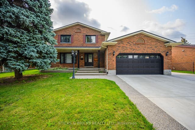 Detached at 7102 Burbank Crescent, Niagara Falls, ON L2J 4E7
