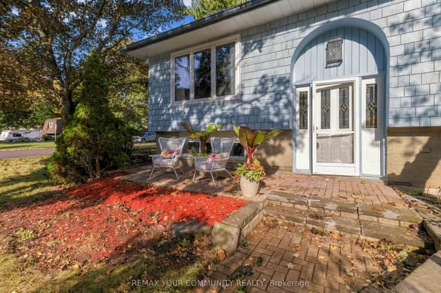 Detached at 2063 Waters Edge Drive, Oakville, ON L6L 1A3