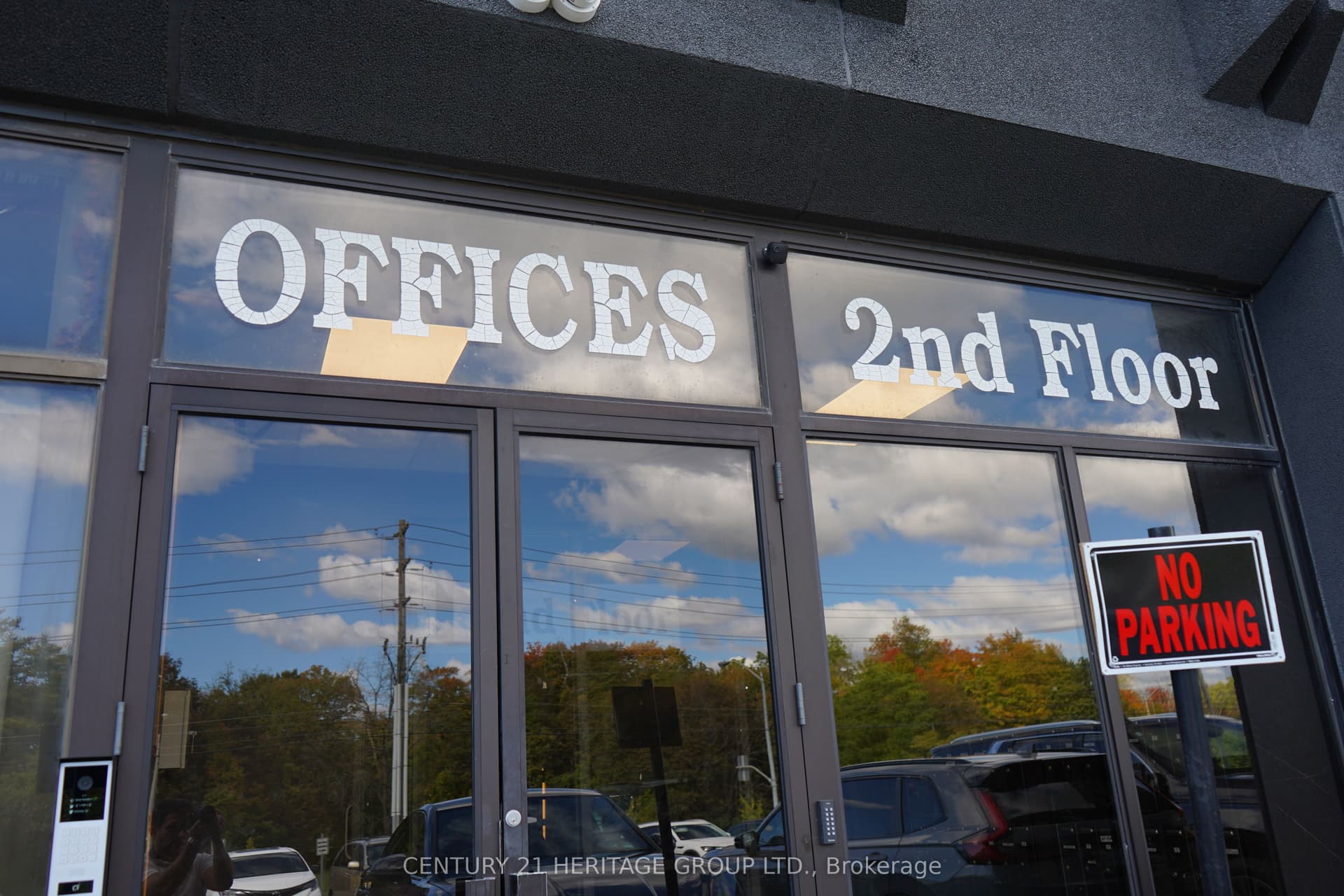 Unit 208, Unit 208 · 4544 Dufferin St
