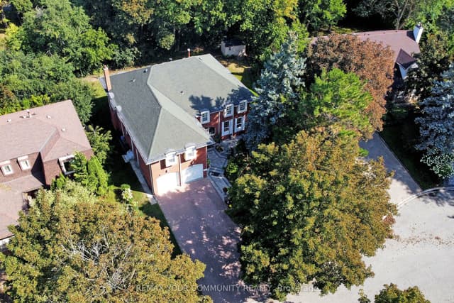 Detached at 88 Cambridge Crescent, Richmond Hill, ON L4C 6G2