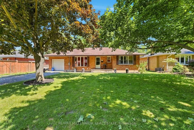 Detached at 22 Montgomery Road, St. Thomas, ON N5R 1S5