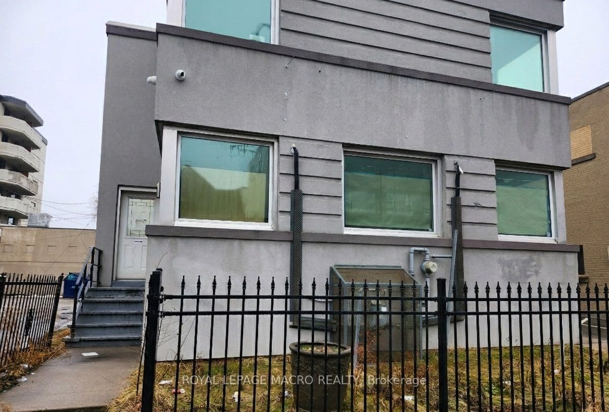 Unit 203, Unit 203 · 357 Main St E