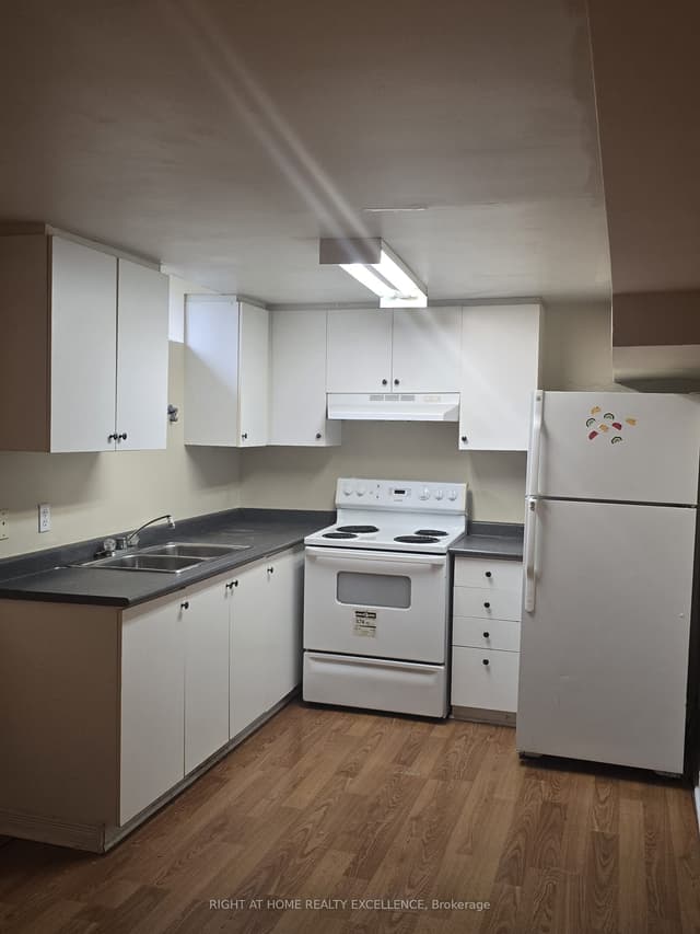 Detached at 11 Charlton Avenue Basement, Vaughan, ON L4J 6W4