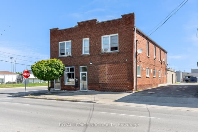 Multiplex at 192 Burgar Street, Welland, ON L3B 2T4