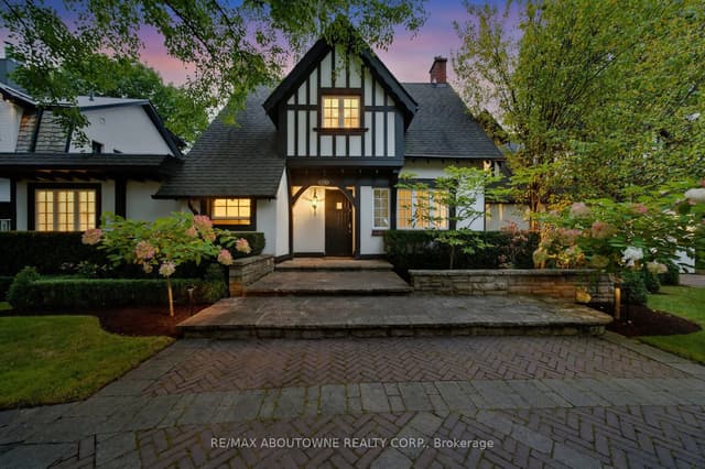 Detached at 426 Trafalgar Road, Oakville, ON L6J 3H7