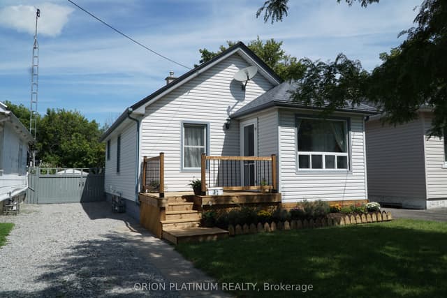 Detached at 37 Chetwood Street N, St. Catharines, ON L2S 1K3