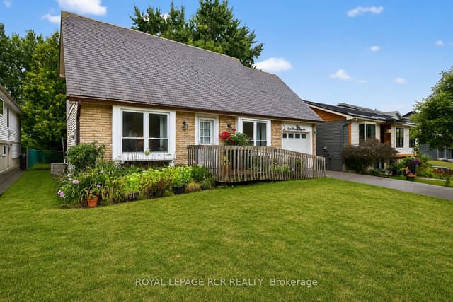 Detached at 856 Magnolia Avenue, Newmarket, ON L3Y 3C7