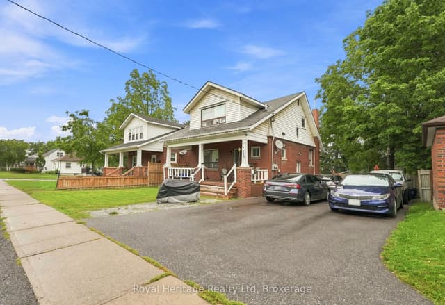 Triplex at 117 Park Road N, Oshawa, ON L1J 4L2