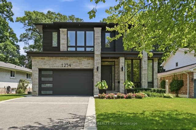 Detached at 1254 Bramblewood Lane, Mississauga, ON L5H 1M1