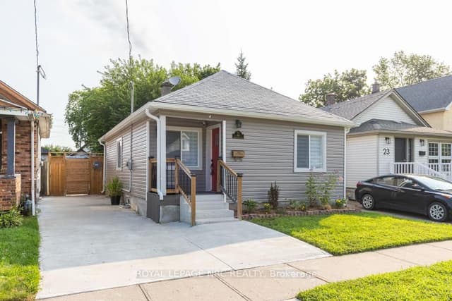 Detached at 21 Trapnell Street, St. Catharines, ON L2R 1B1