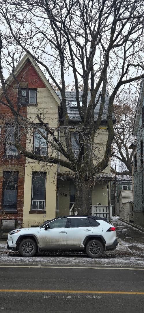 930 Dundas Street