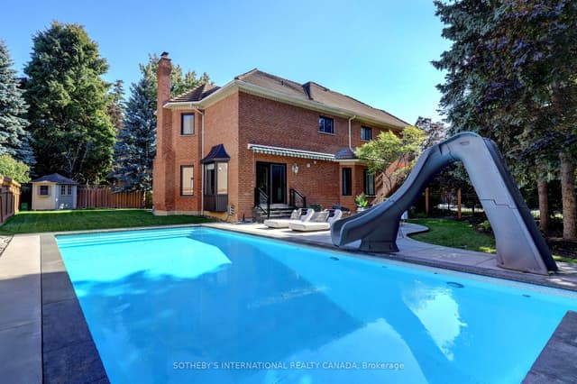 Detached at 1939 Calgary Court, Mississauga, ON L5H 4J1