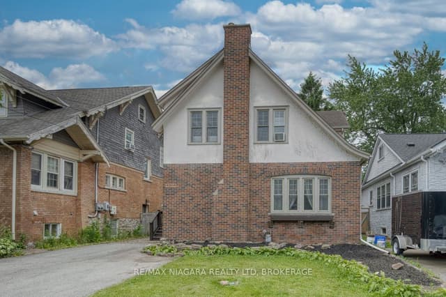 Detached at 4864 SIMCOE Street, Niagara Falls, ON L2E 1V9