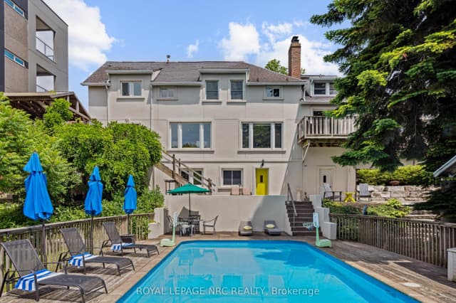 Detached at 75 Yates Street, St. Catharines, ON L2R 5R7