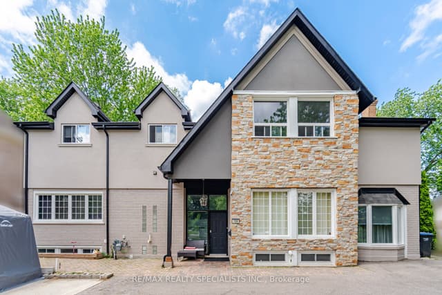 Detached at 709 Queensway W, Mississauga, ON L5C 1A7