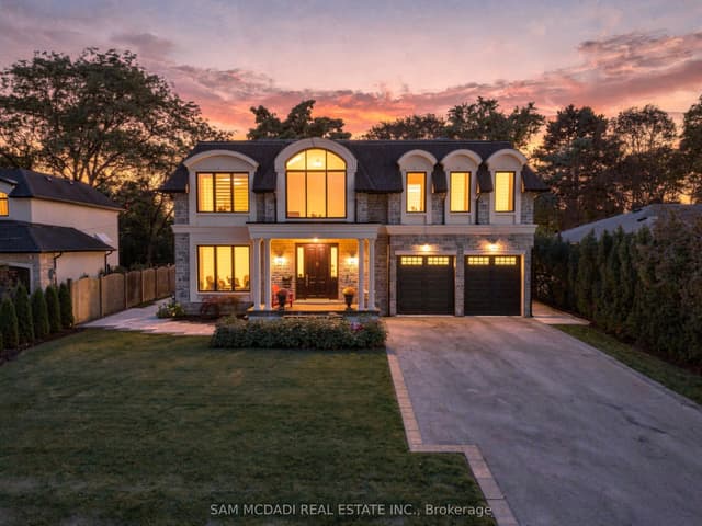 Detached at 902 Parkland Avenue, Mississauga, ON L5H 3H1