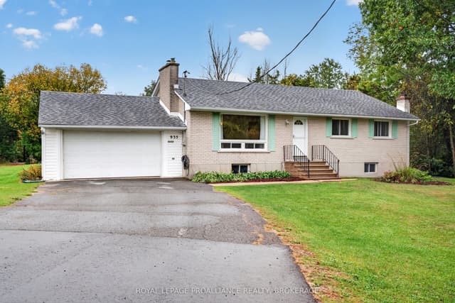 Detached at 935 McKnight Road, Kingston, ON K7L 4V1