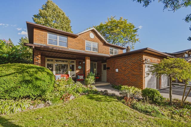 Detached at 1106 HUNTLEY Court, Oakville, ON L6H 3B7