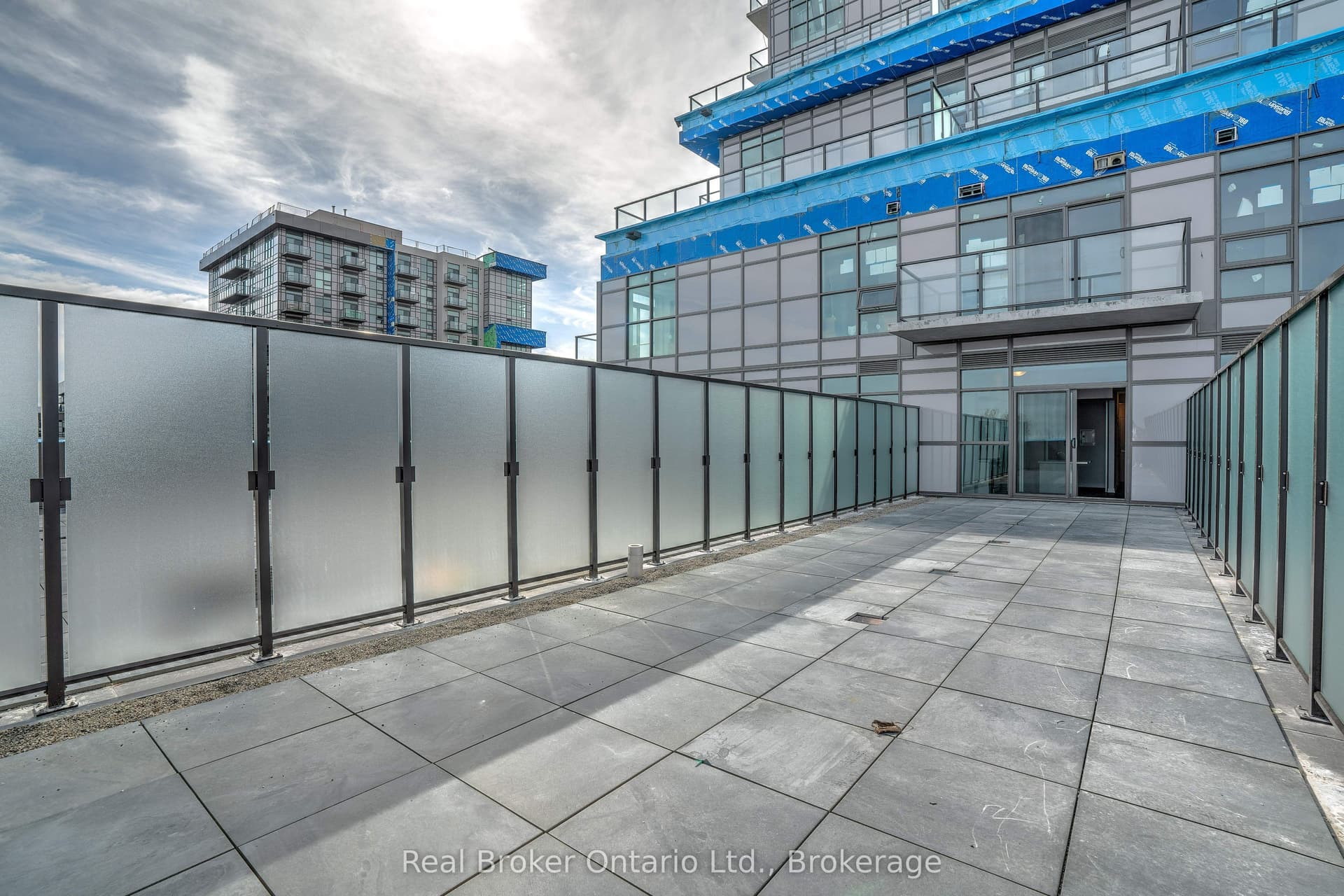 Suite 516 · Floor 5, Unit 516 · 470 Dundas St E