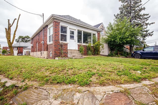 Detached at 758 Jane Street, Toronto, ON M6N 4B9, Toronto W03