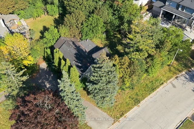 Detached at 1428 Rebecca Street, Oakville, ON L6L 1Z5