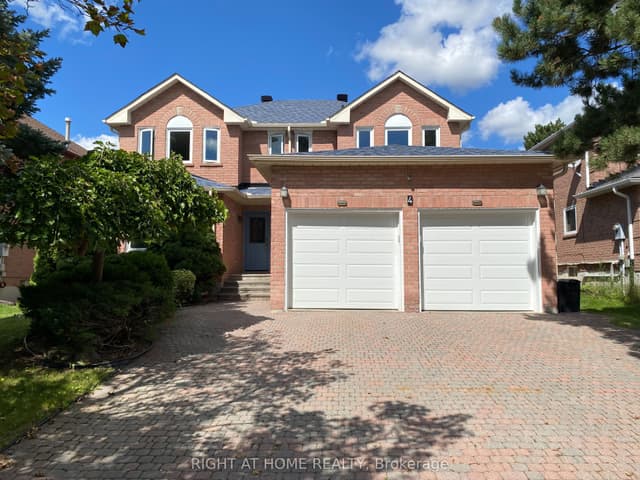 Detached at 4 Kirkland Court, Richmond Hill, ON L4C 9H3