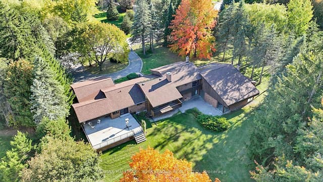 Detached at 114 Kingsworth Road, King, ON L7B 1J9