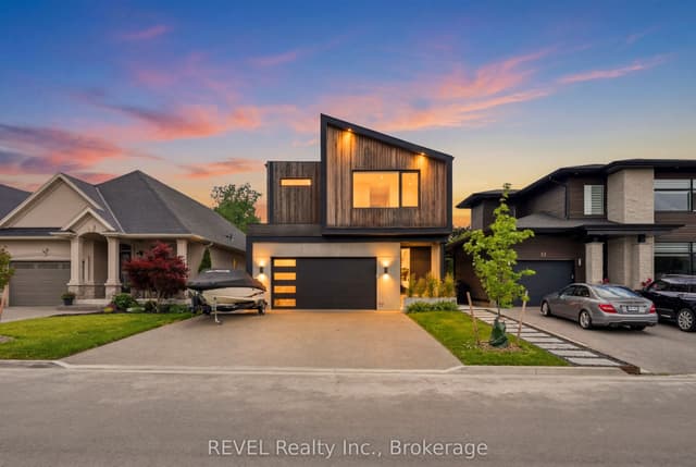 Detached at 81 Mackenzie King Avenue, St. Catharines, ON L2P 0E1