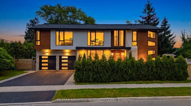 Detached at 1526 Bridge Road, Oakville, ON L6L 2E3