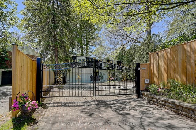 Detached at 321 Lawrence Avenue E, Toronto, ON M4N 1T8, Toronto C12