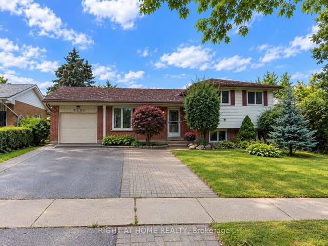 Detached at 2201 Bridge Road Upper, Oakville, ON L6L 2G4