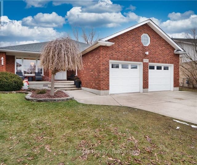 Detached at 7594 Canterbury Crescent, Niagara Falls, ON L2H 3E7