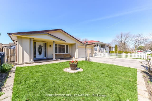 Detached at 571 Silver Creek Boulevard, Mississauga, ON L5A 2B6