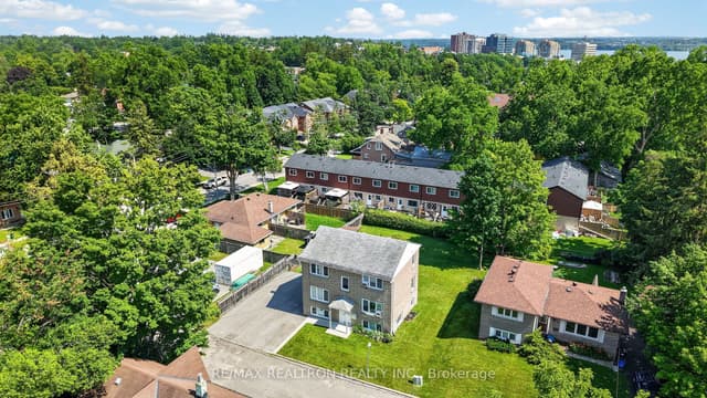 Triplex at 3 East Street, Barrie, ON L4M 2N3