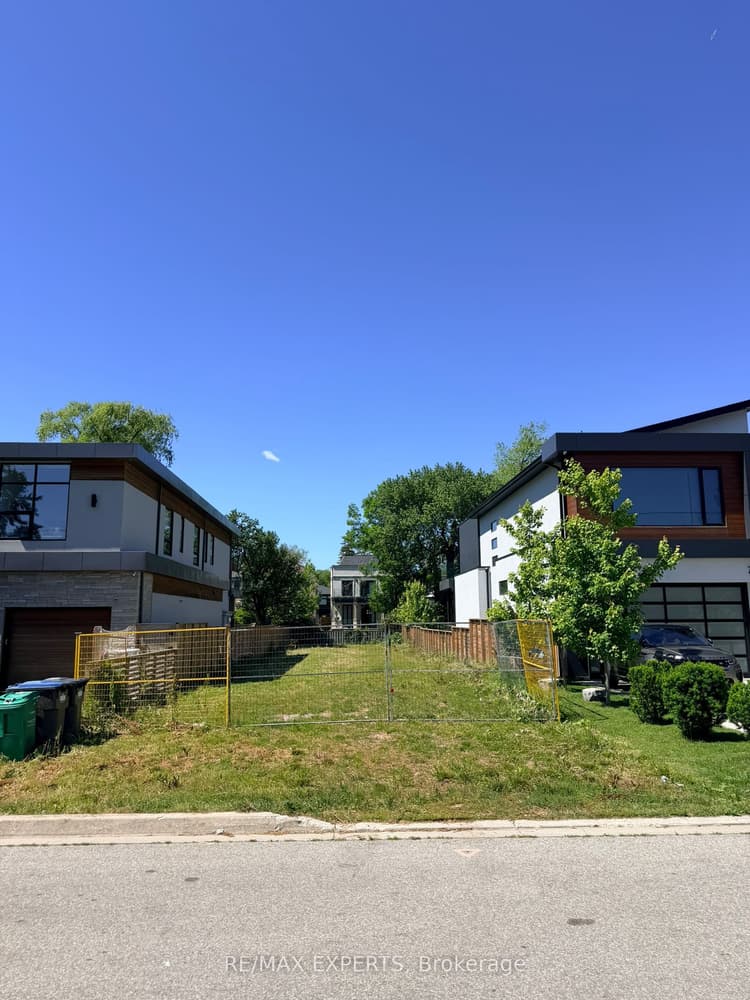 755 MONTBECK Crescent