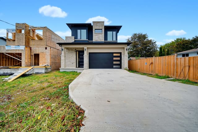 Detached at 158 Hillcrest Drive, Whitby, ON L1N 3C4