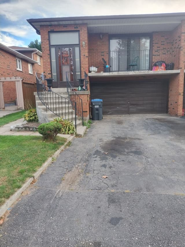 Semi-Detached at 1618 Corkstone Glade (MAIN FLR), Mississauga, ON L4W 2E7